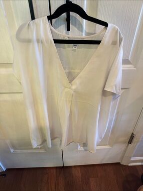 Express White V-Neck Short Sleeve Blouse